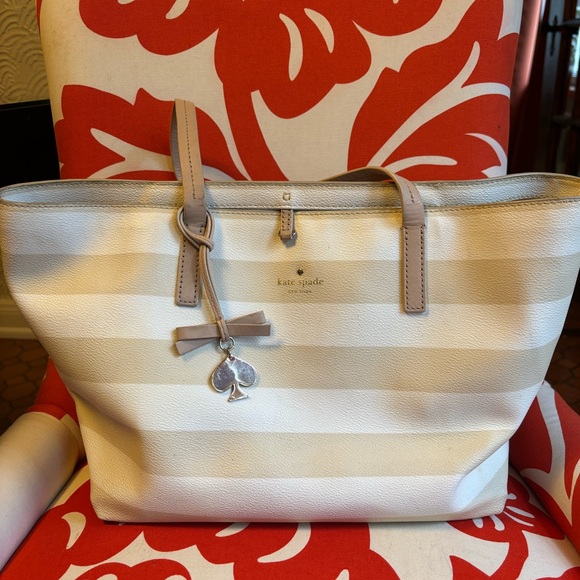 Handbags - Kate spade midsize leather tote